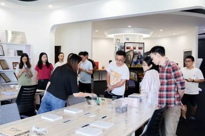 參觀交流 I 中山市易創(chuàng)空間創(chuàng)業(yè)孵化基地創(chuàng)新創(chuàng)業(yè)青年參觀交流團與成熟企業(yè)交流學習