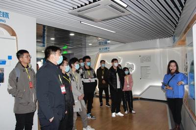 電子工程學(xué)院組織畢業(yè)班學(xué)生赴陜西凌云電器集團(tuán)參觀交流