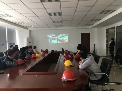 城市建設(shè)學(xué)院遠(yuǎn)大班師生赴六安遠(yuǎn)大裝配式構(gòu)件工廠參觀實習(xí)